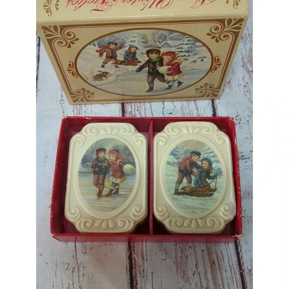 VINTAGE AVON WINTER FROLICS Decorative Soap UNUSED IN BOX - 2 Bars Winter Decals